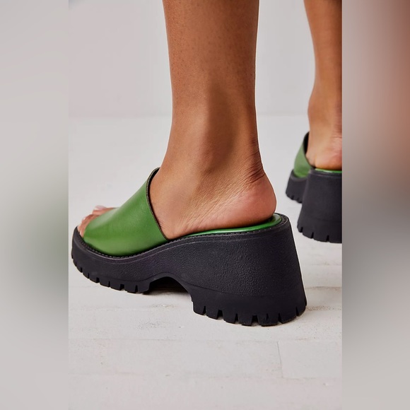 NEW Free People Winona Wedge Sandals In Kelly Green - Picture 6 of 9